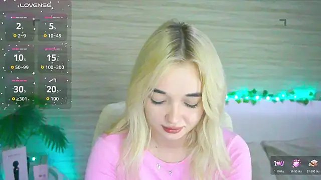 Snapshot of Ashley_S chatting on 10.30.25 Ashley S online show from 10.30.25