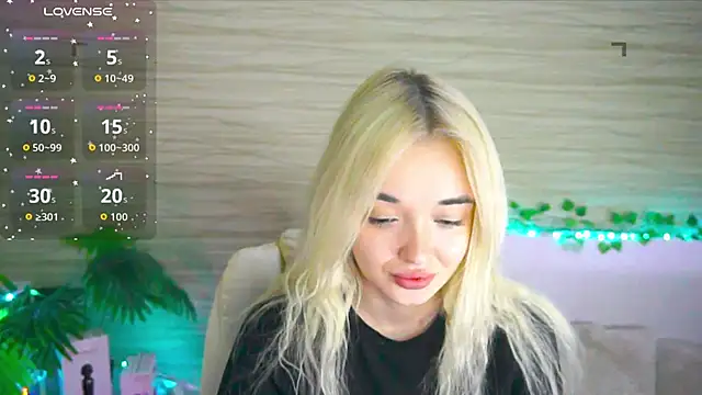 Snapshot of Ashley_S chatting on 11.04.25 Ashley S online show from 11.04.25