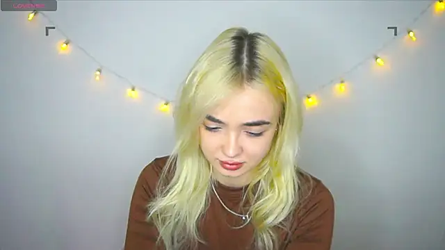 Snapshot of Ashley_S chatting on 11.15.25 Ashley S online show from 11.15.25