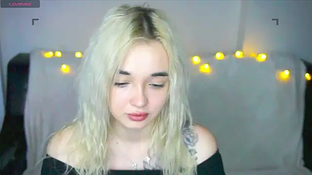 Snapshot of Ashley_S chatting on 11.16.25 Ashley S online show from 11.16.25