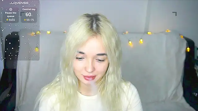 Snapshot of Ashley_S chatting on 11.18.25 Ashley S online show from 11.18.25