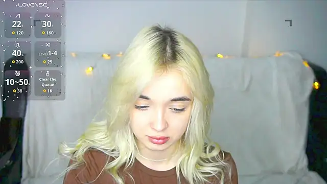 Snapshot of Ashley_S chatting on 11.19.25 Ashley S online show from 11.19.25