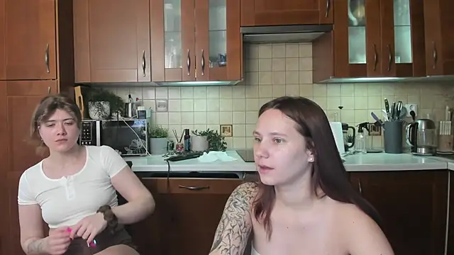Snapshot of HotCaramellsTV chatting on 06.26.26 HotCaramellsTV online show from 06.26.26