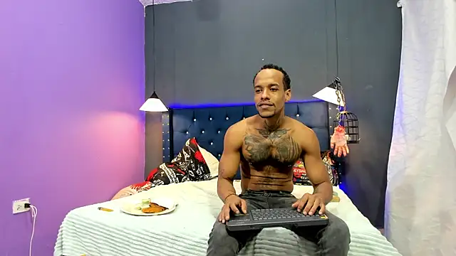 Snapshot of Salomon_koude chatting on 10.26.25 Salomon koude online show from 10.26.25