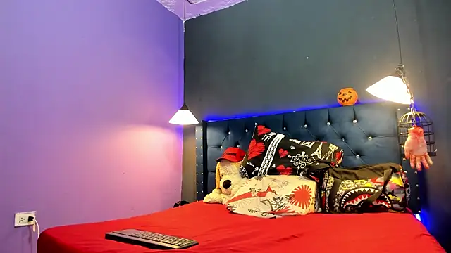 Snapshot of Salomon_koude chatting on 10.31.25 Salomon koude online show from 10.31.25