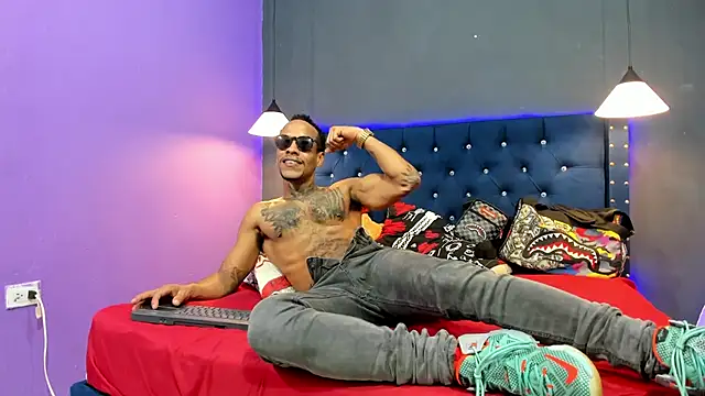 Snapshot of Salomon_koude chatting on 11.03.25 Salomon koude online show from 11.03.25