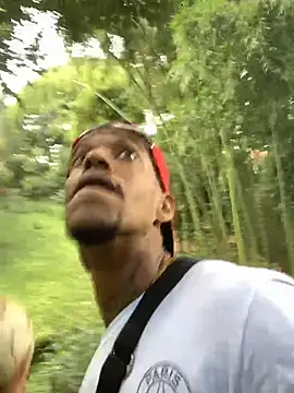 Snapshot of Salomon_koude chatting on 11.30.25 Salomon koude online show from 11.30.25