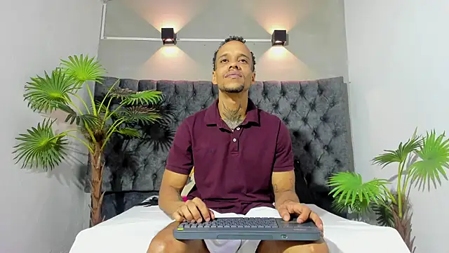Snapshot of Salomon_koude chatting on 06.18.26 Salomon koude online show from 06.18.26