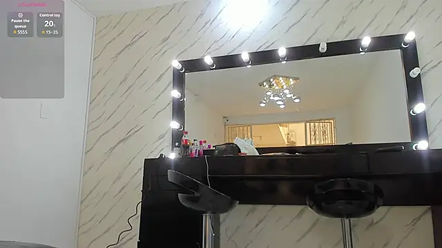 ElisabethMassey online show from 12.17.25