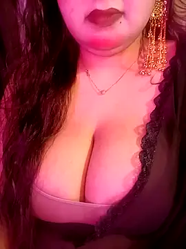 Snapshot of Suhanakhan00 chatting on 05.18.26 Suhanakhan00 online show from 05.18.26