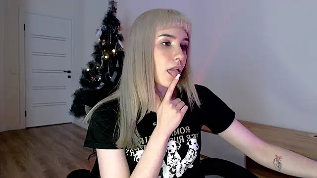 Snapshot of Princess_Shy___ chatting on 02.18.25 Princess Shy    online show from 02.18.25