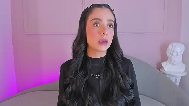 victoria milann online show from 12.05.25