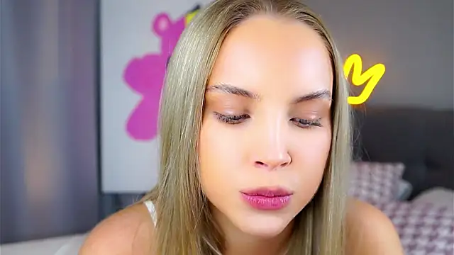 Snapshot of AftonConnett chatting on 10.26.25 AftonConnett online show from 10.26.25