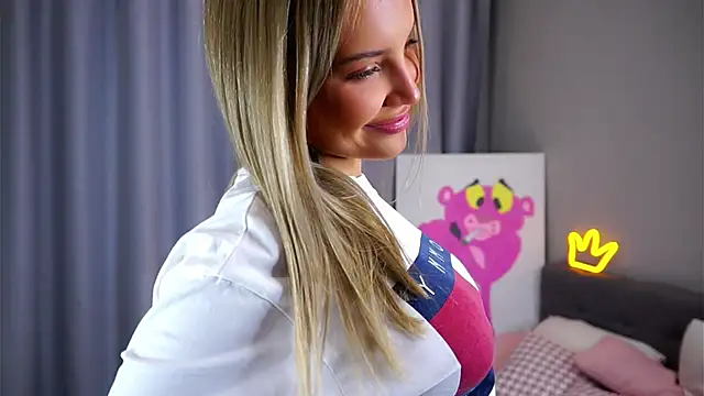 Snapshot of AftonConnett chatting on 10.28.25 AftonConnett online show from 10.28.25