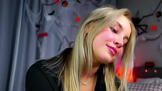 Snapshot of AftonConnett chatting on 10.31.25 AftonConnett online show from 10.31.25