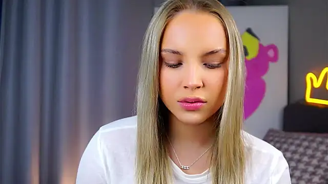 Snapshot of AftonConnett chatting on 11.04.25 AftonConnett online show from 11.04.25