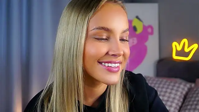 Snapshot of AftonConnett chatting on 11.07.25 AftonConnett online show from 11.07.25