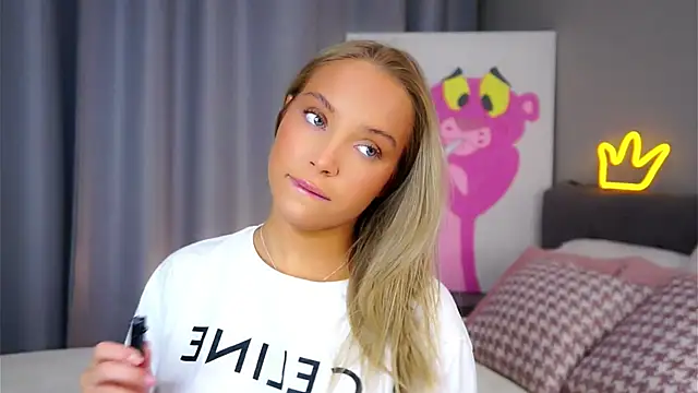 Snapshot of AftonConnett chatting on 11.13.25 AftonConnett online show from 11.13.25