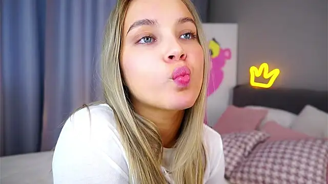 Snapshot of AftonConnett chatting on 11.14.25 AftonConnett online show from 11.14.25