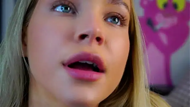 Snapshot of AftonConnett chatting on 11.18.25 AftonConnett online show from 11.18.25