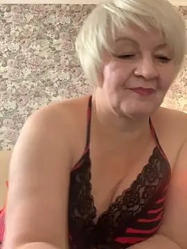 Laura Millf online show from 01.10.25