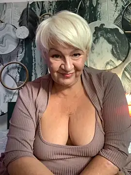 Laura Millf online show from 09.12.25