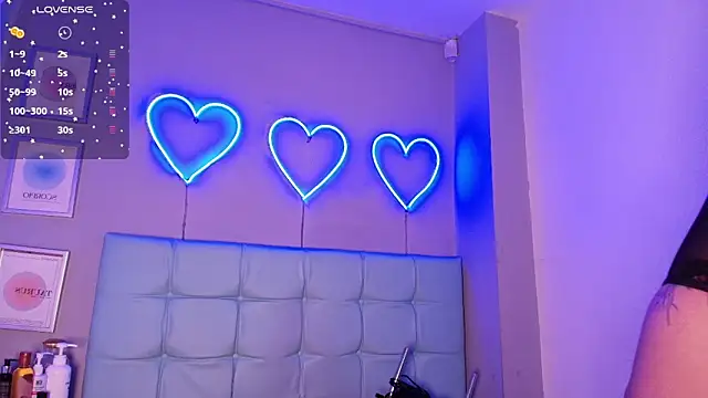 Lizzie-Evans online show from 02.05.25