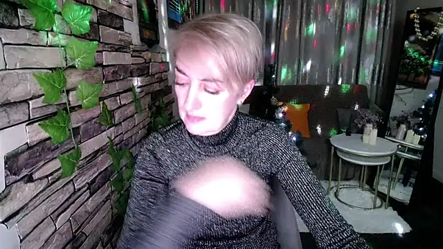 Hot Girl87 online show from 12.15.24