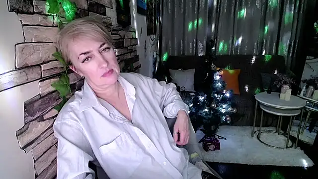 Hot Girl87 online show from 12.15.24