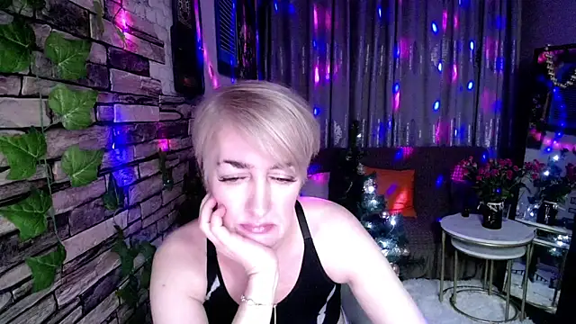 Hot Girl87 online show from 12.16.24