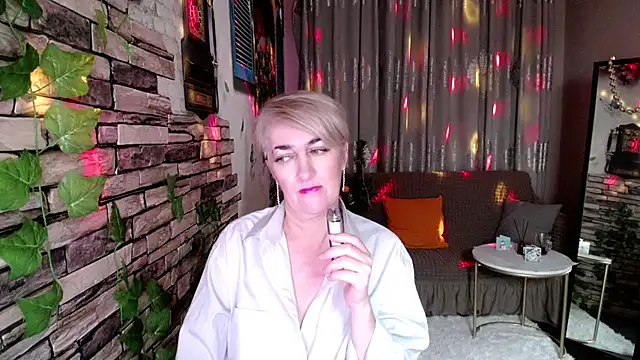 Hot Girl87 online show from 12.30.24