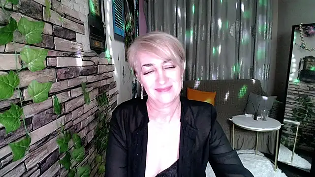 Hot Girl87 online show from 12.31.24