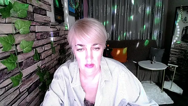 Hot Girl87 online show from 01.05.25