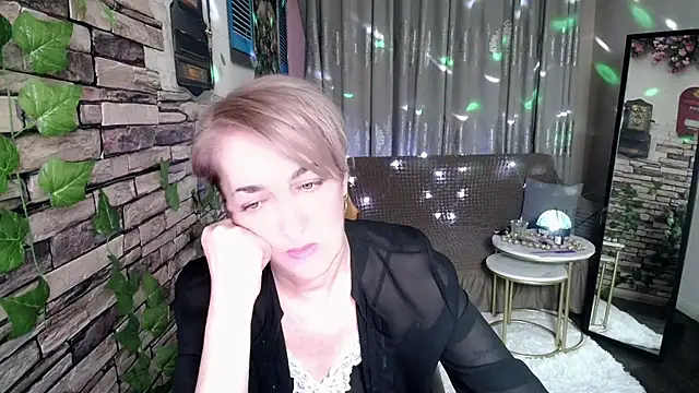 Hot Girl87 online show from 01.19.25