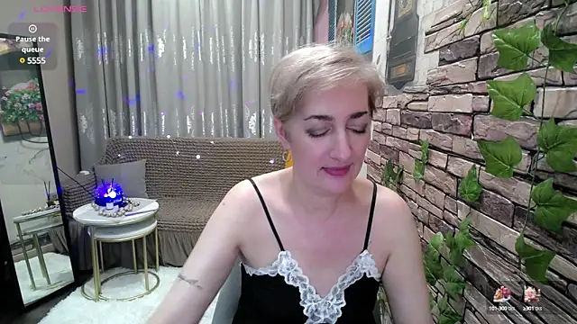 Hot Girl87 online show from 02.04.25