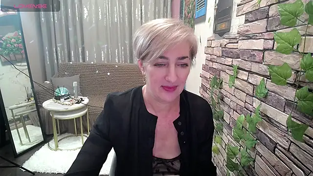 Hot Girl87 online show from 02.05.25