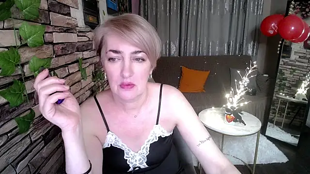 Hot Girl87 online show from 02.14.25