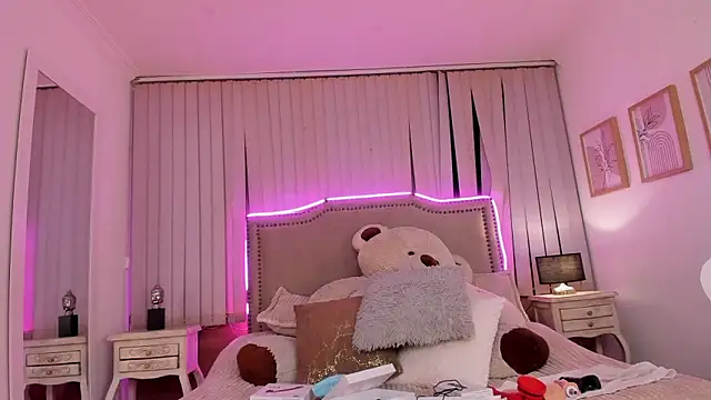 Snapshot of Valentina_Se chatting on 03.07.25 Valentina Se online show from 03.07.25