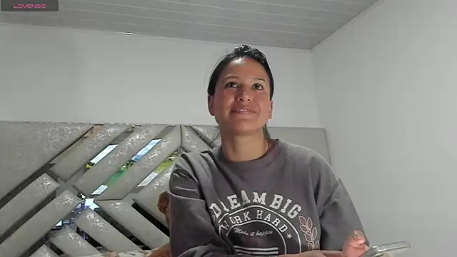 Snapshot of sharoncute1 chatting on 06.11.26 sharoncute1 online show from 06.11.26
