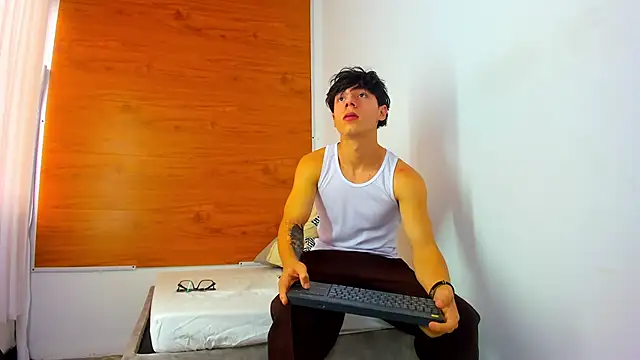 Snapshot of EVAN_XOX chatting on 12.03.24 EVAN XOX online show from 12.03.24