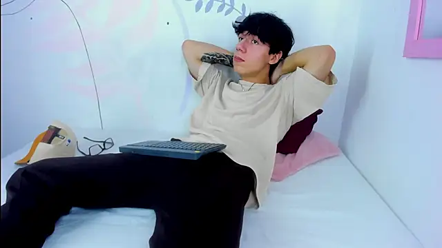 Snapshot of EVAN_XOX chatting on 01.08.25 EVAN XOX online show from 01.08.25