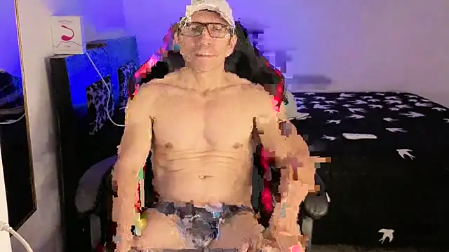 Snapshot of KALE_19 chatting on 12.02.25 KALE 19 online show from 12.02.25