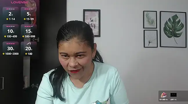 Snapshot of viki_mom chatting on 02.12.25 viki mom online show from 02.12.25