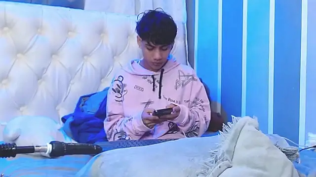 Snapshot of Sexys_Boys_Hot1 chatting on 12.24.24 Sexys Boys Hot1 online show from 12.24.24