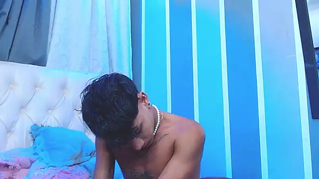 Snapshot of Sexys_Boys_Hot1 chatting on 01.14.25 Sexys Boys Hot1 online show from 01.14.25