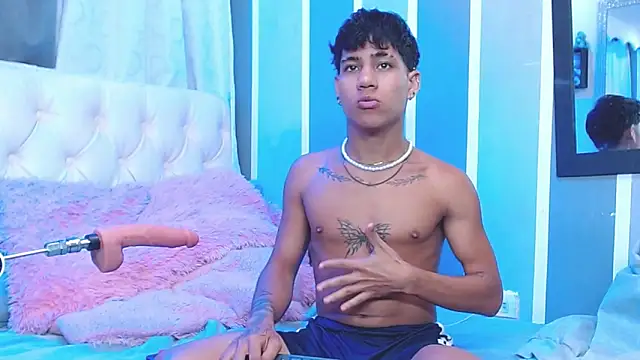 Snapshot of Sexys_Boys_Hot1 chatting on 01.15.25 Sexys Boys Hot1 online show from 01.15.25