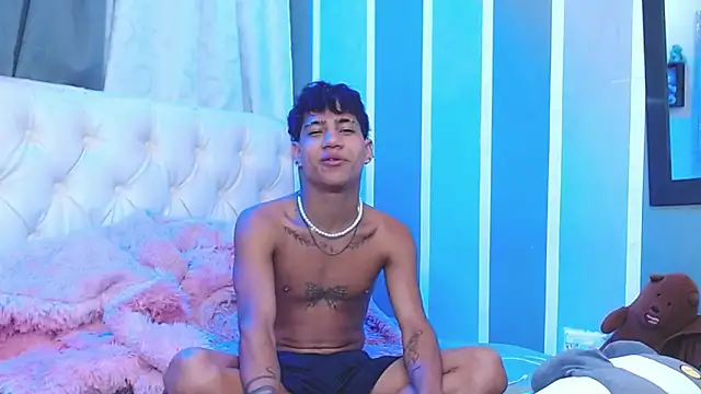 Snapshot of Sexys_Boys_Hot1 chatting on 01.15.25 Sexys Boys Hot1 online show from 01.15.25