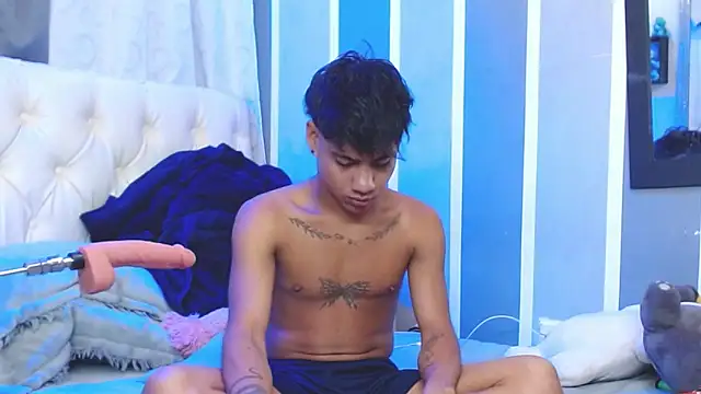 Snapshot of Sexys_Boys_Hot1 chatting on 01.21.25 Sexys Boys Hot1 online show from 01.21.25