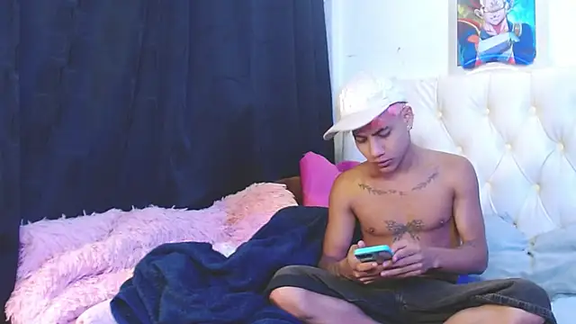 Snapshot of Sexys_Boys_Hot1 chatting on 01.23.25 Sexys Boys Hot1 online show from 01.23.25