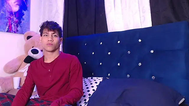 Snapshot of Sexys_Boys_Hot1 chatting on 09.16.25 Sexys Boys Hot1 online show from 09.16.25